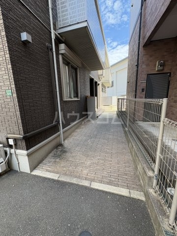 26/27 エントランス