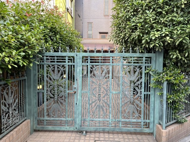 24/30 エントランス