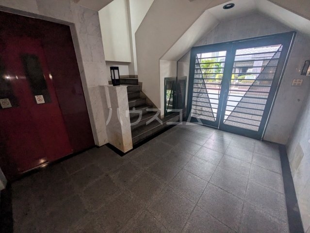 2/4 エントランス