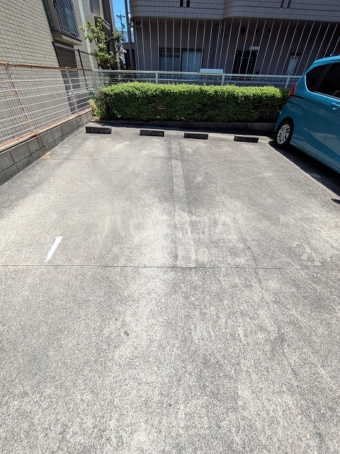 28/30 駐車場