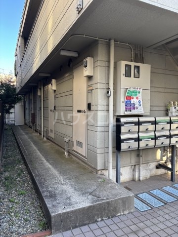 23/29 エントランス