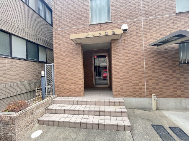 21/30 エントランス