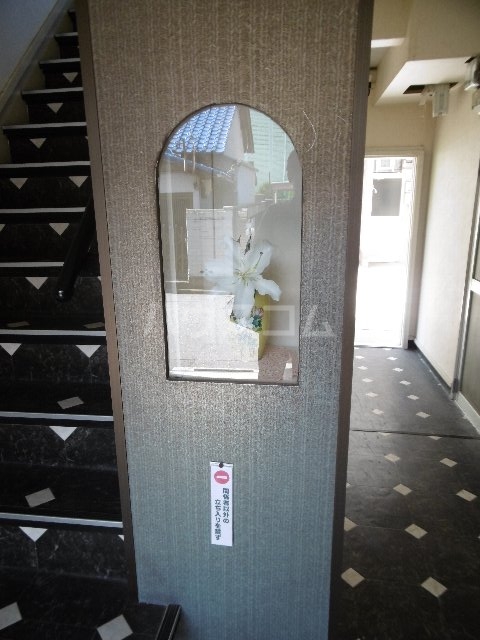 27/30 エントランス