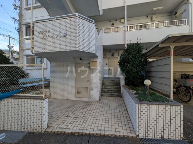 23/30 エントランス