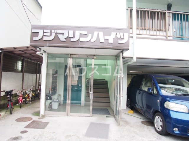 24/30 エントランス