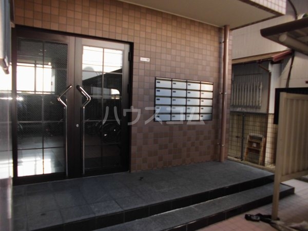 22/29 エントランス