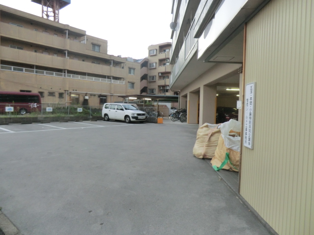 22/30 駐車場