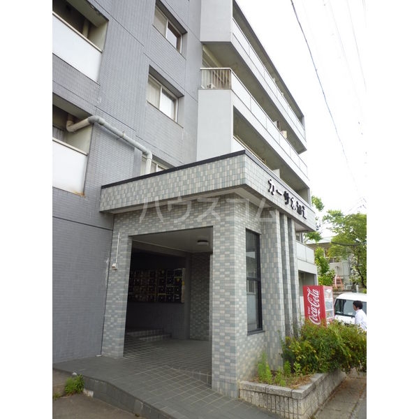 14/18 エントランス