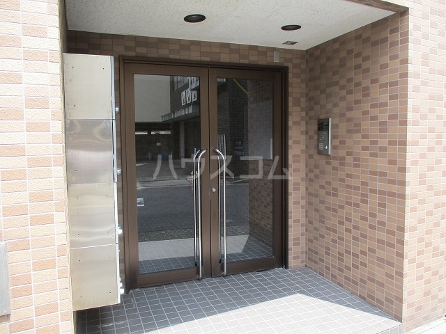 18/28 エントランス