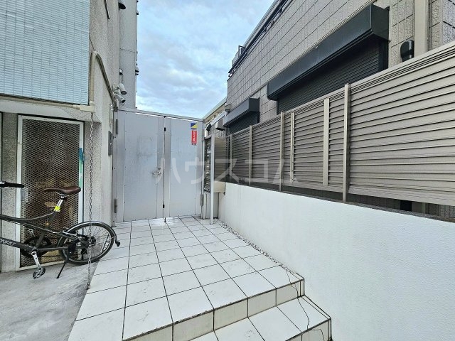 21/27 エントランス