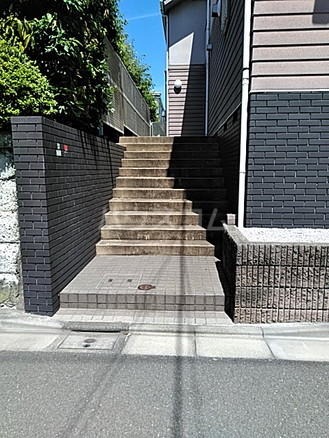 24/30 エントランス