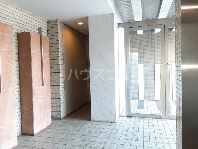 27/29 エントランス