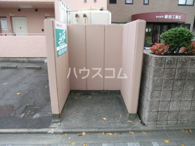 21/30 エントランス