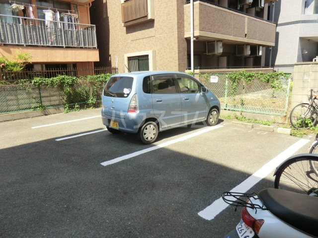 2/6 駐車場