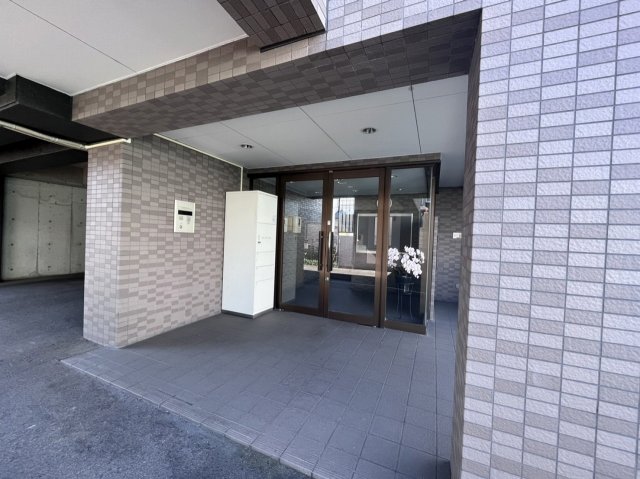 28/30 エントランス