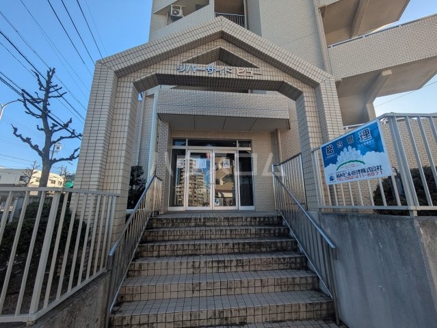 25/30 エントランス