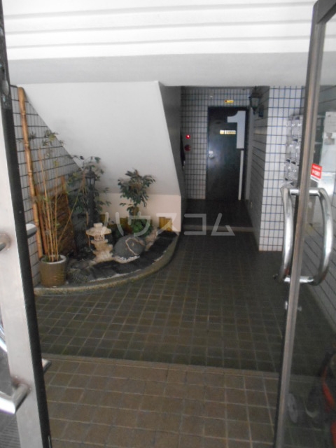 2/3 エントランス