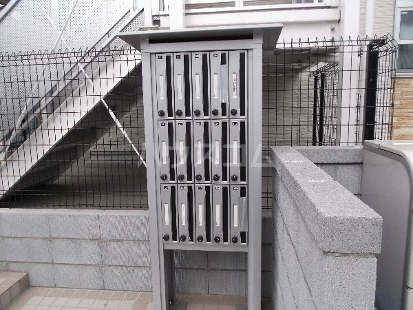 23/30 エントランス