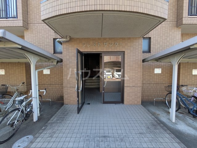 25/26 エントランス