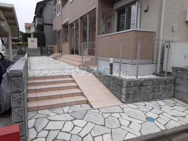 26/28 エントランス