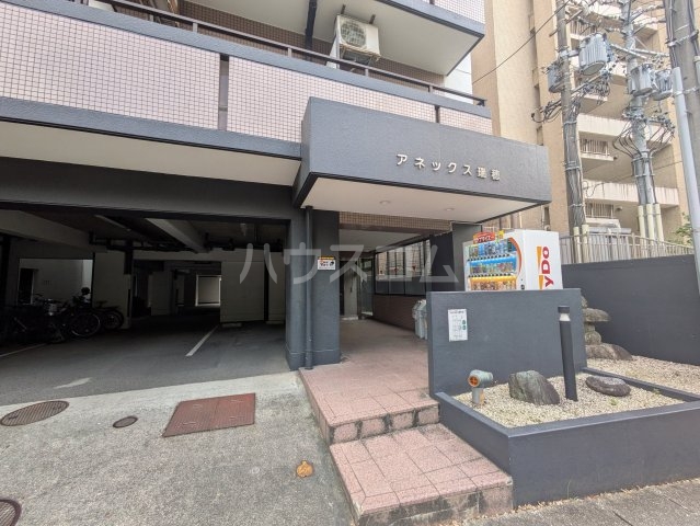 21/30 エントランス