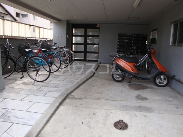 18/26 エントランス