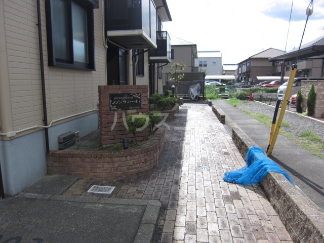 27/30 エントランス