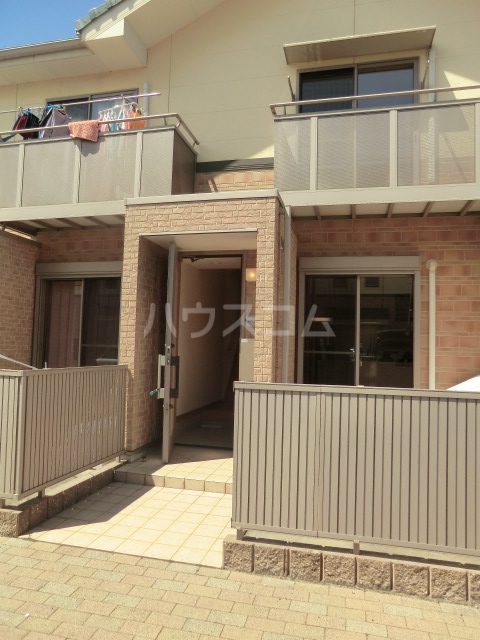 19/27 エントランス