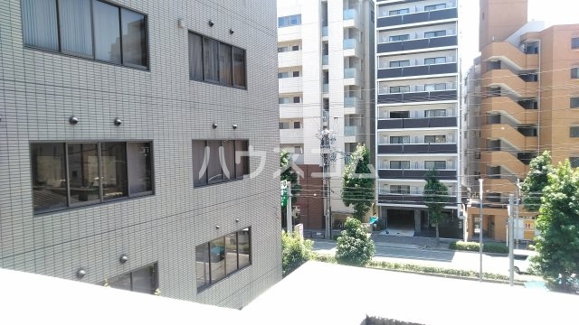 26/30 エントランス