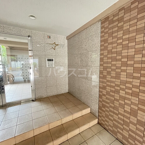 16/25 エントランス