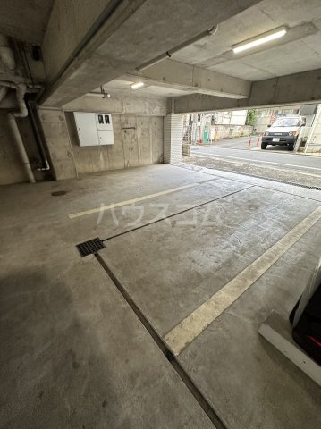 25/27 駐車場