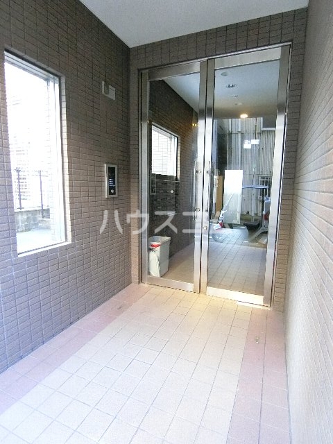 18/27 エントランス