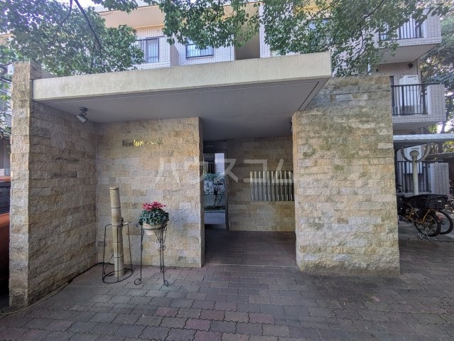 28/30 エントランス