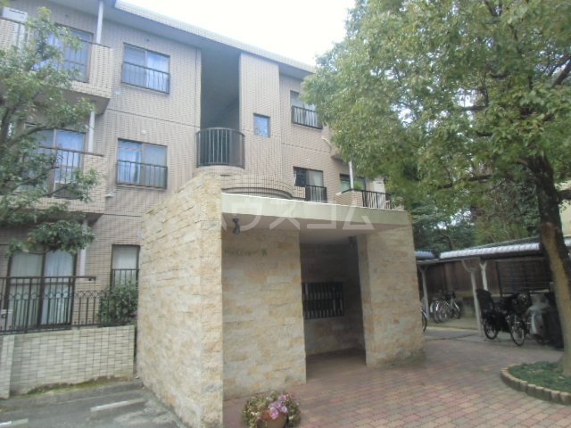 26/30 エントランス