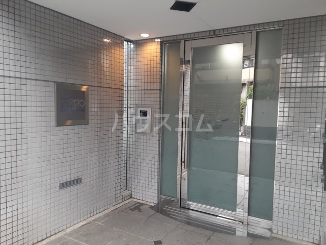 28/30 エントランス