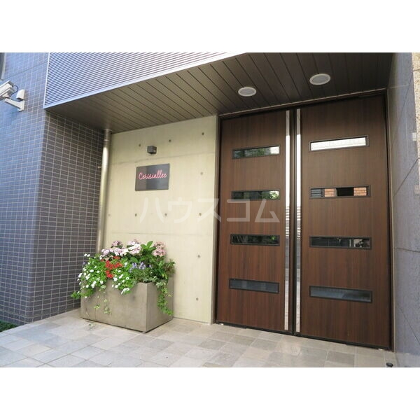 27/30 エントランス