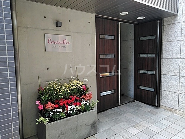 28/30 エントランス