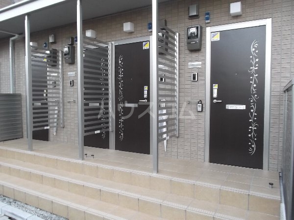 16/20 エントランス