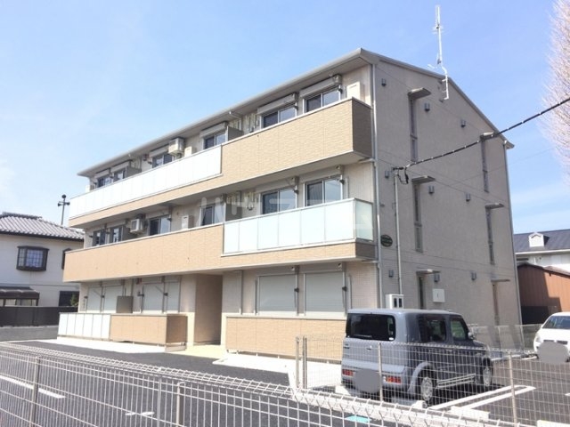 16/23 エントランス