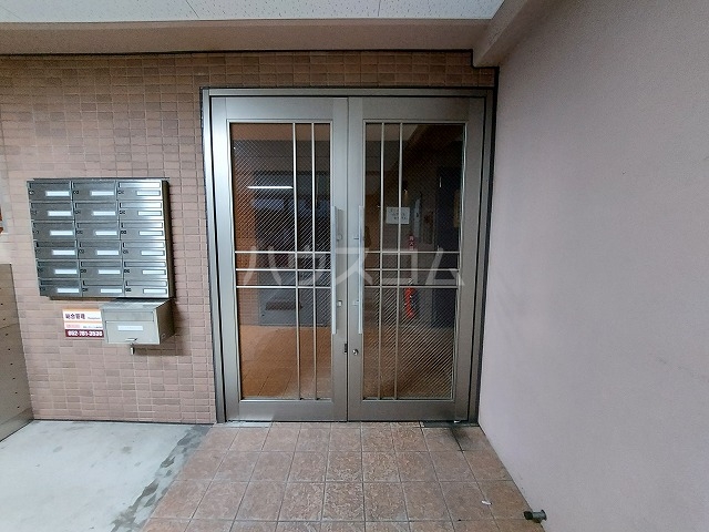 17/25 エントランス