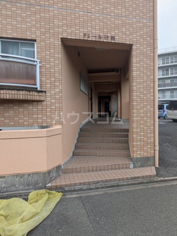 23/30 エントランス