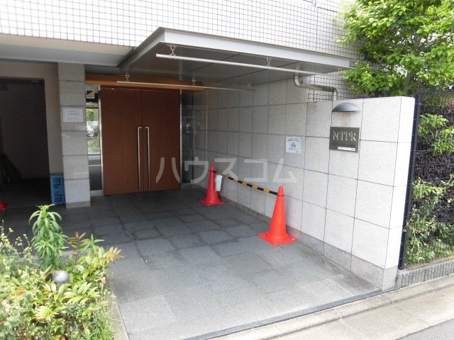 21/30 エントランス