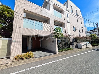 21/30 エントランス