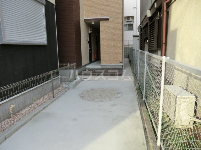 28/30 エントランス