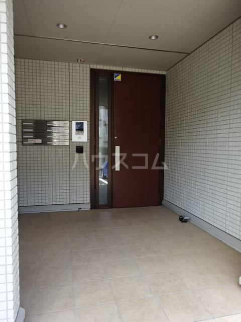 21/30 エントランス