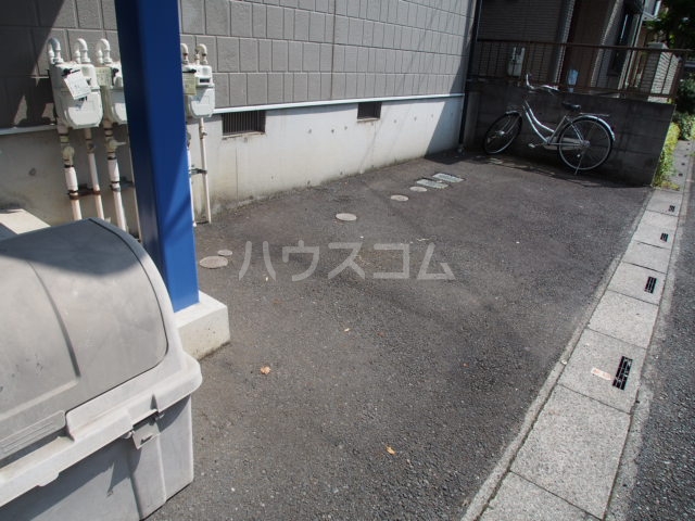 18/27 駐車場