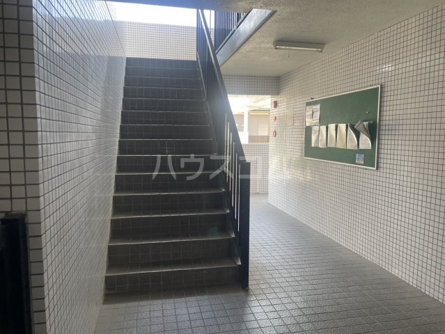 17/26 エントランス