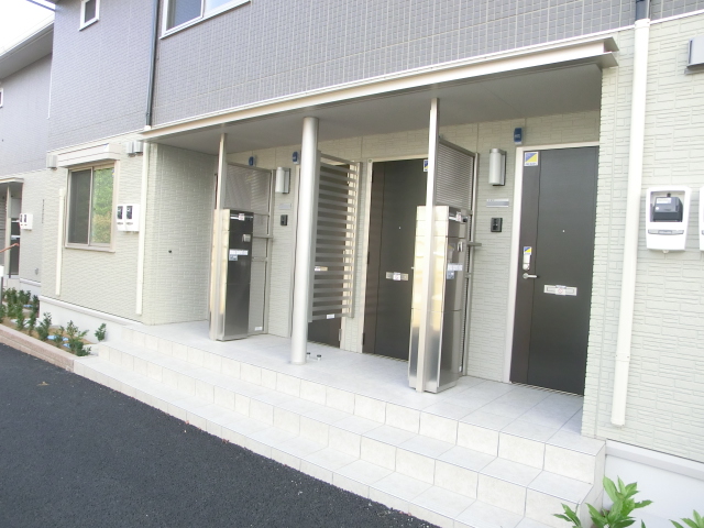 23/27 エントランス