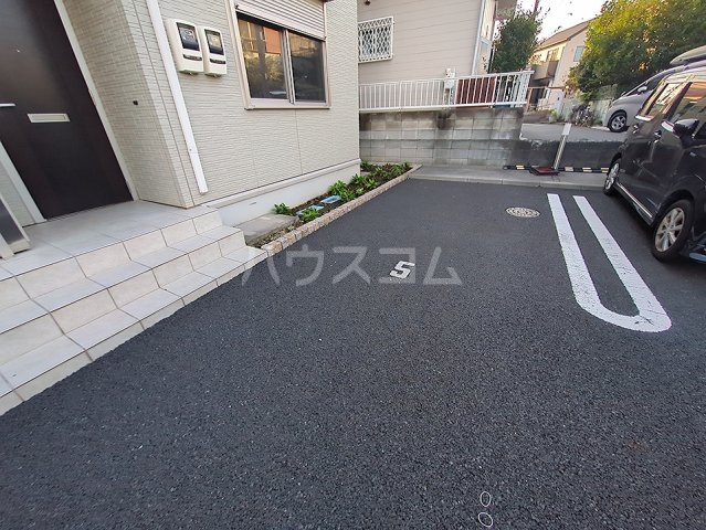 28/30 駐車場