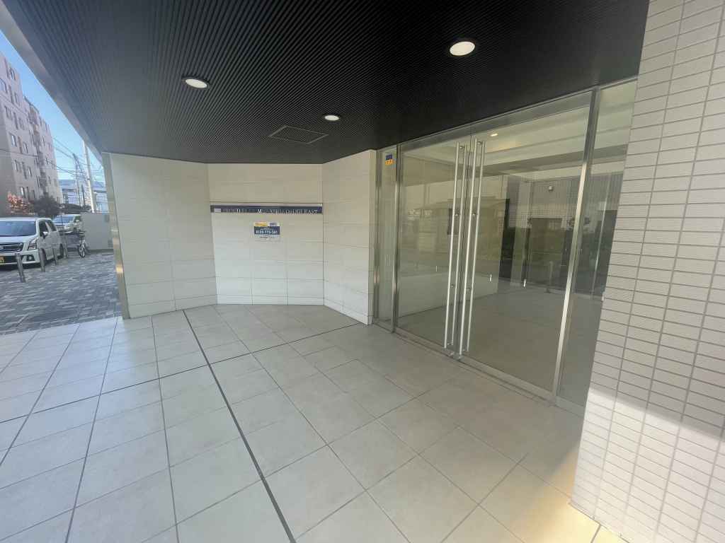 20/30 エントランス